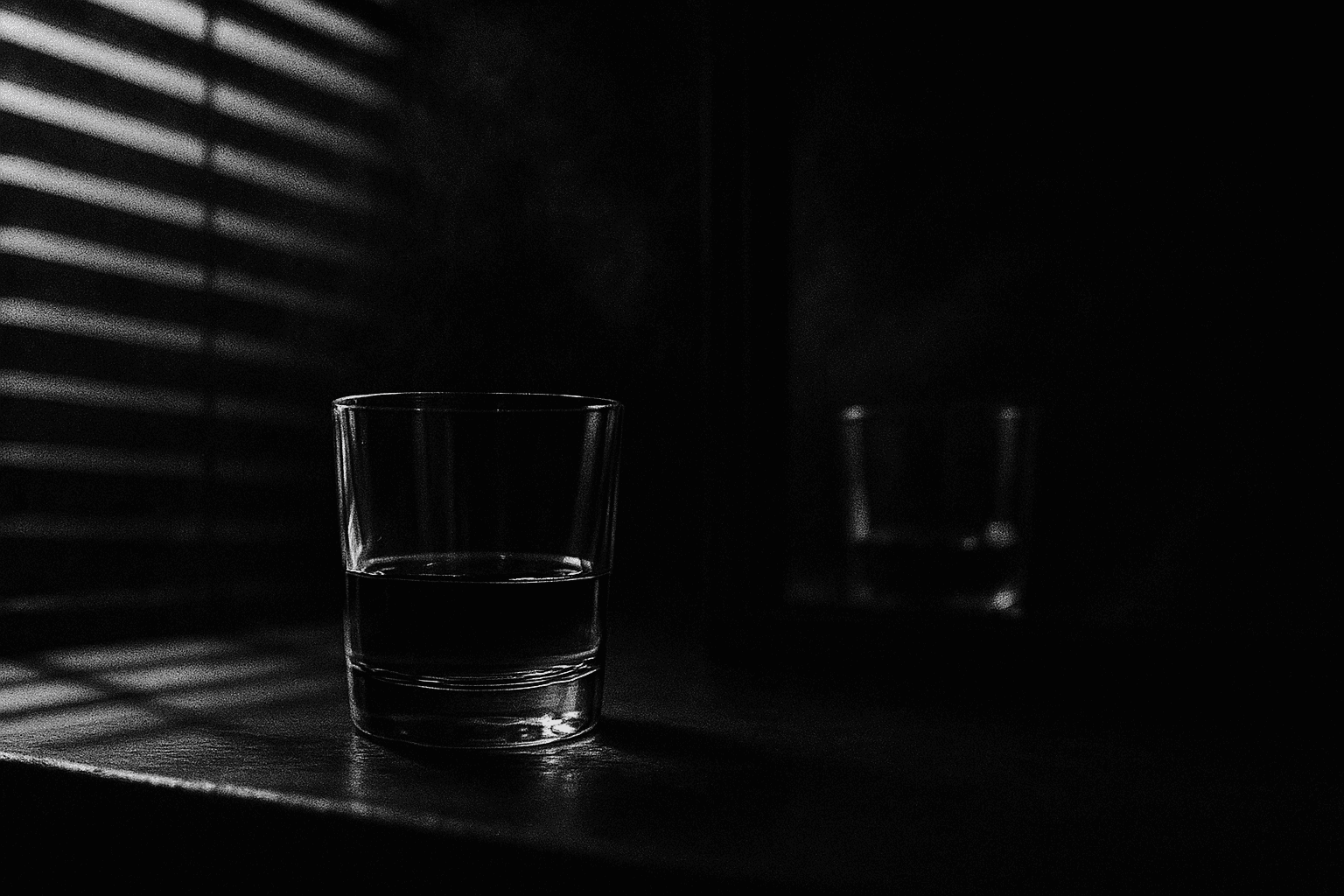 20251025_1032_Reflective_Whiskey_Glass_gen_01k8dergvjf0sajpwbmsk0f178